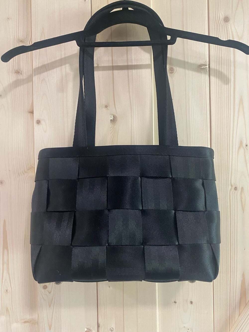 Harveys Seatbelt Bag Medium Tote Black Woven 11" x 8"